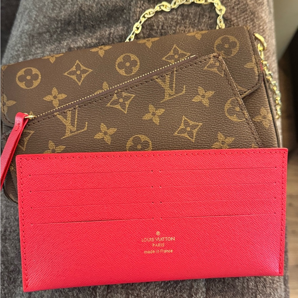 Louis Vuitton Multi Pochette in Red